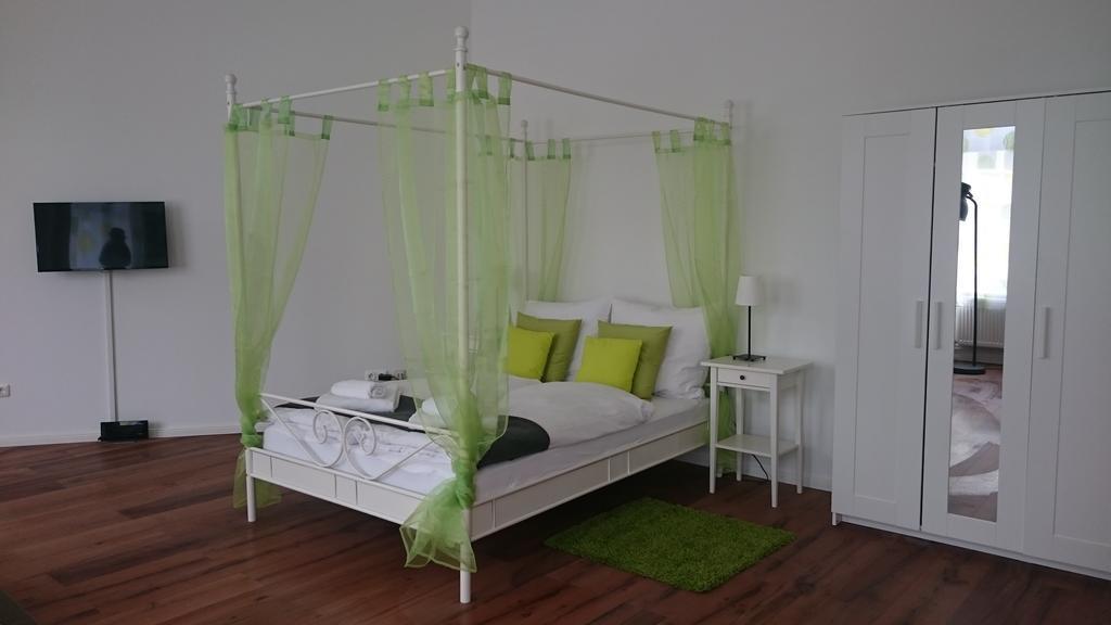 Studio Apartment Niemetzstr 51 Berlin Bagian luar foto