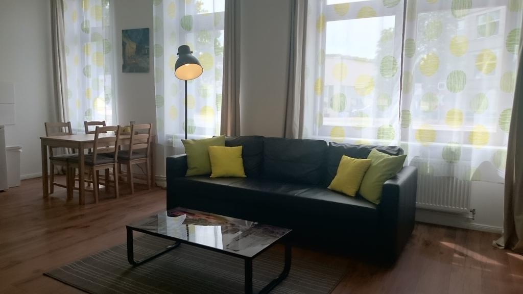 Studio Apartment Niemetzstr 51 Berlin Bagian luar foto