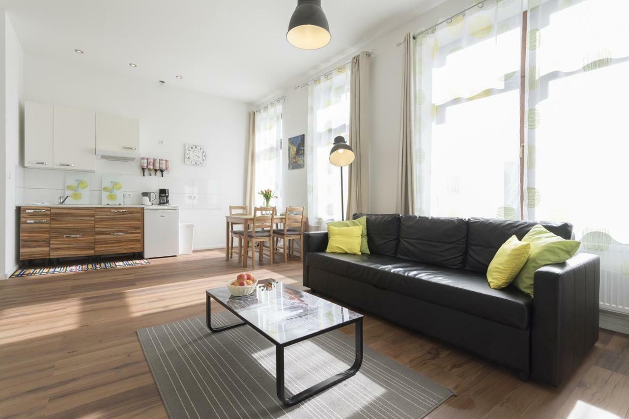 Studio Apartment Niemetzstr 51 Berlin Bagian luar foto