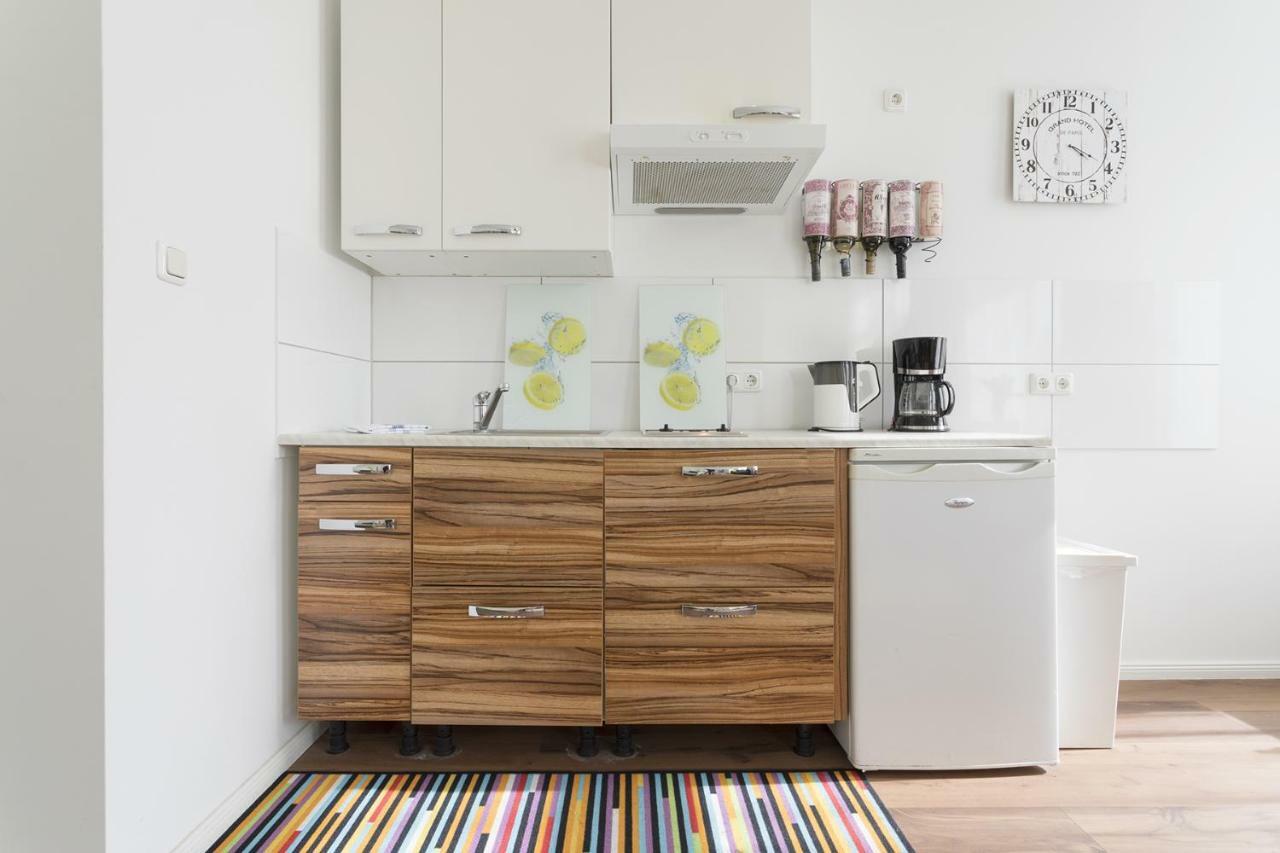 Studio Apartment Niemetzstr 51 Berlin Bagian luar foto