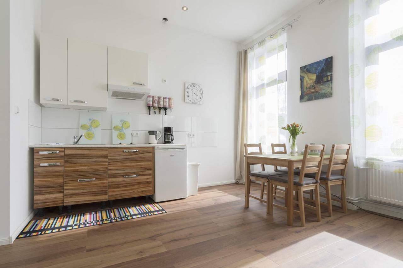 Studio Apartment Niemetzstr 51 Berlin Bagian luar foto