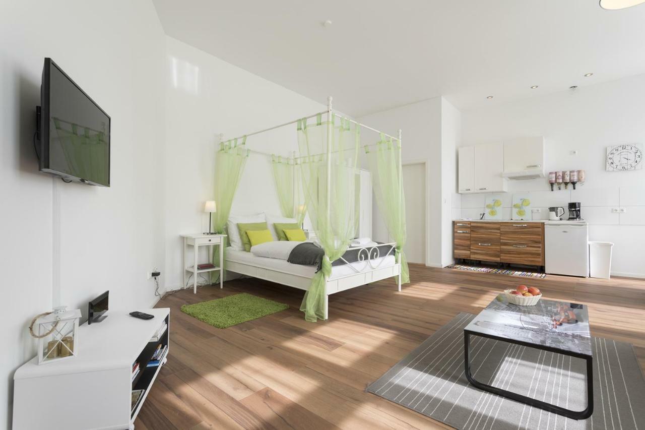 Studio Apartment Niemetzstr 51 Berlin Bagian luar foto
